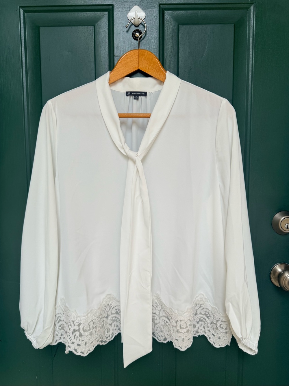 Ivory Lace Hem Tie-Neck Blouse Womens XL Adrianna Papell EXCELLENT condition